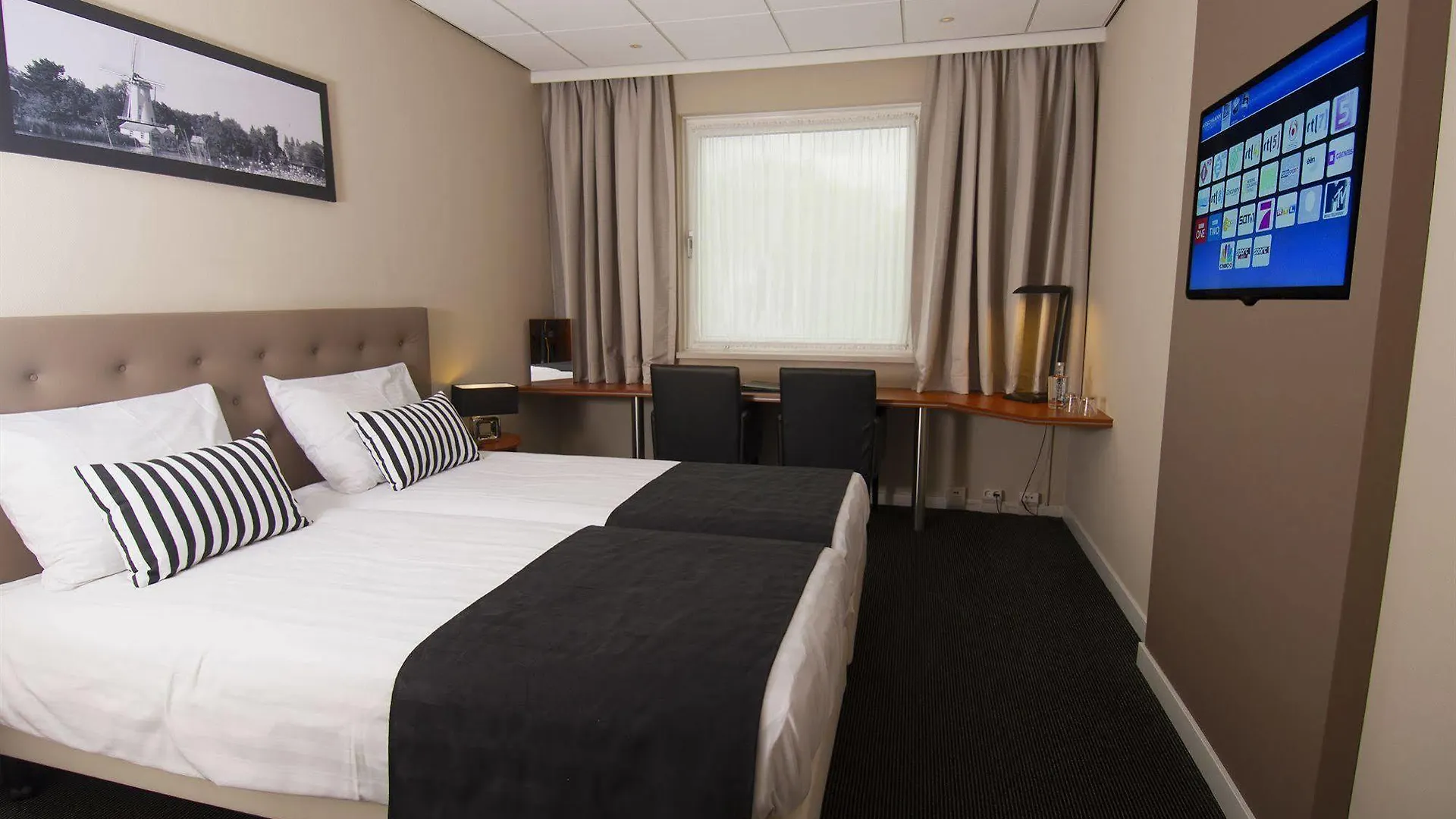 Hotel De Zoete Inval Haarlemmerliede 4*,